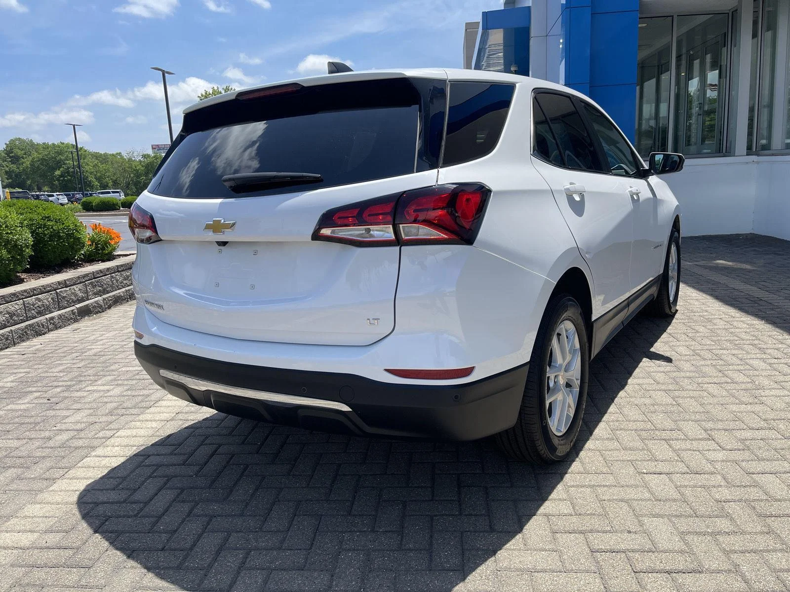 Used 2024 Summit White Chevrolet LT image 5