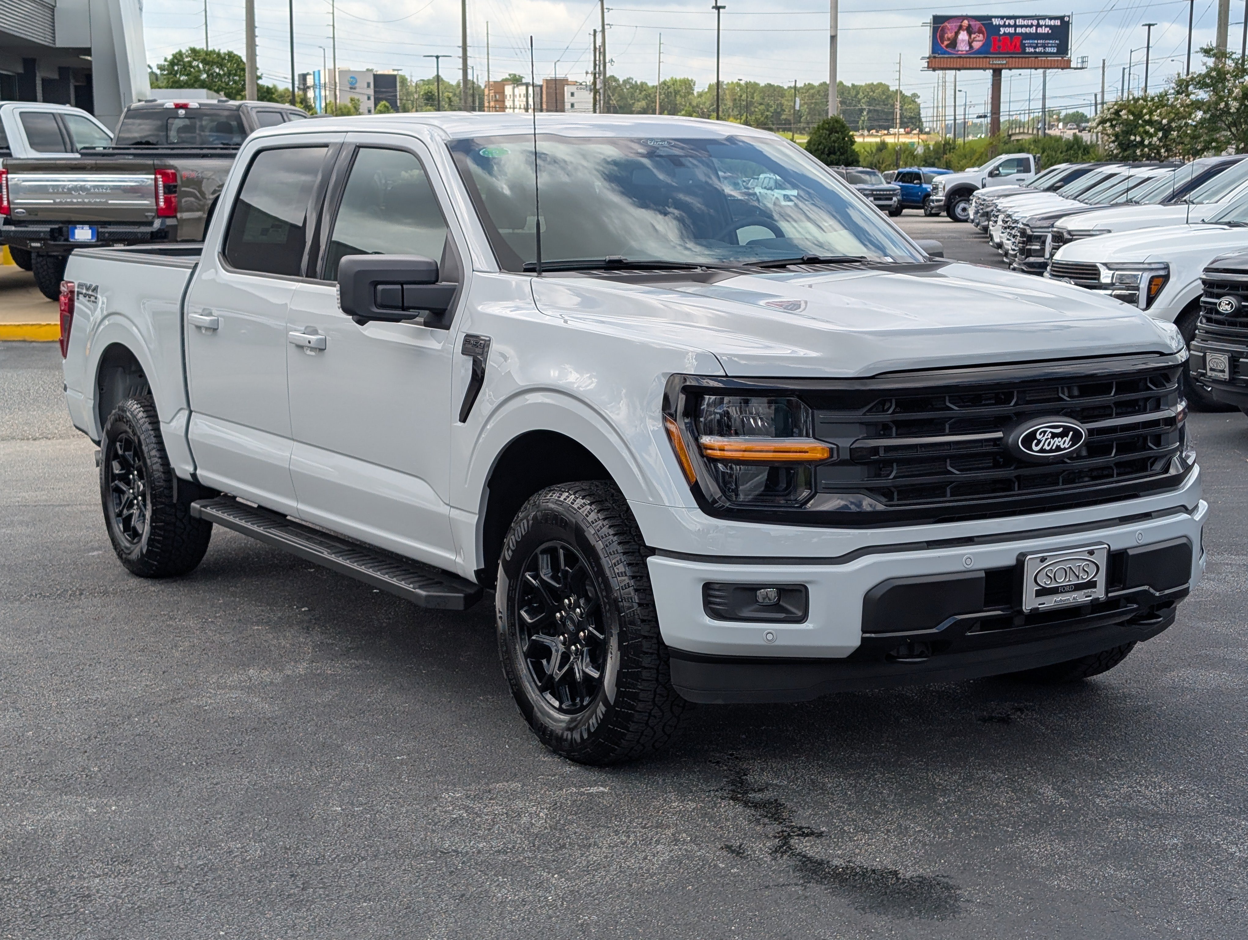 New 2026 Avalanche Ford XLT image 4