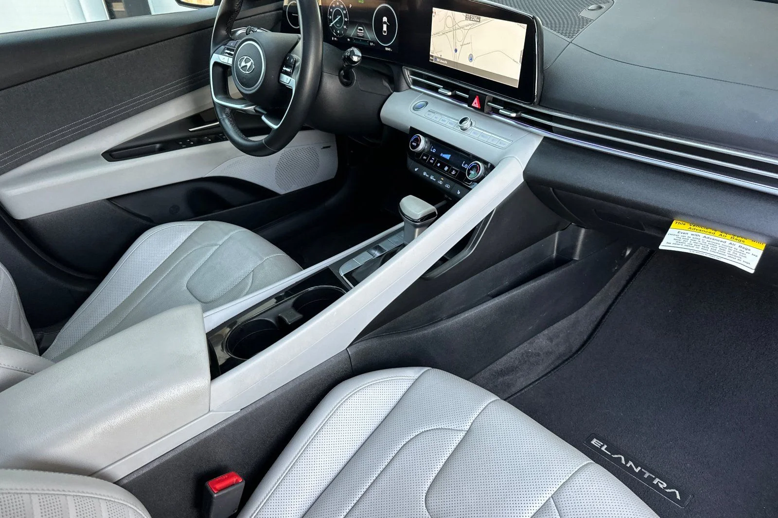 Used 2022 Black Hyundai Limited image 15