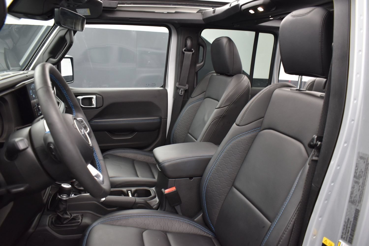 Used 2024 Silver Zynith Clearcoat Jeep High Altitude image 12