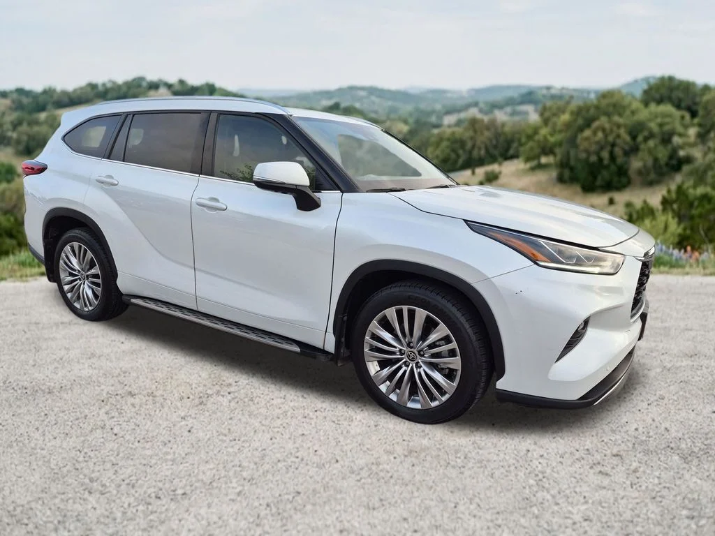 Used 2022  Toyota Platinum image 1