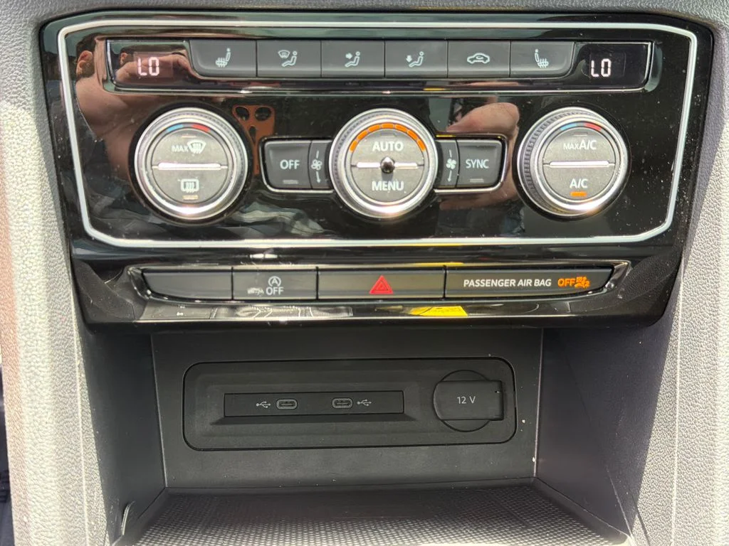 Used 2022  Volkswagen 2.0T SE w/Technology image 28