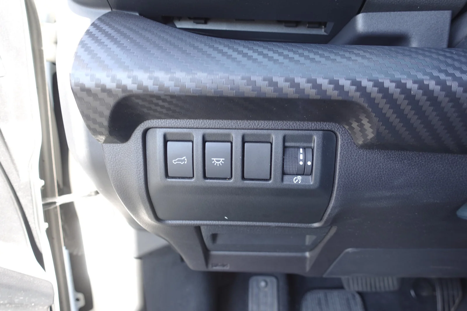 Used 2025 Crystal White Pearl Subaru Premium image 16