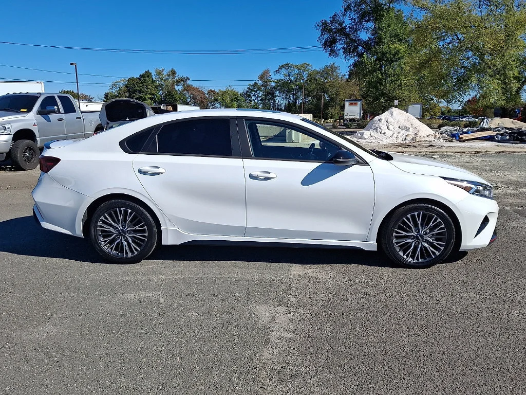 Used 2024 White Kia GT-Line image 13