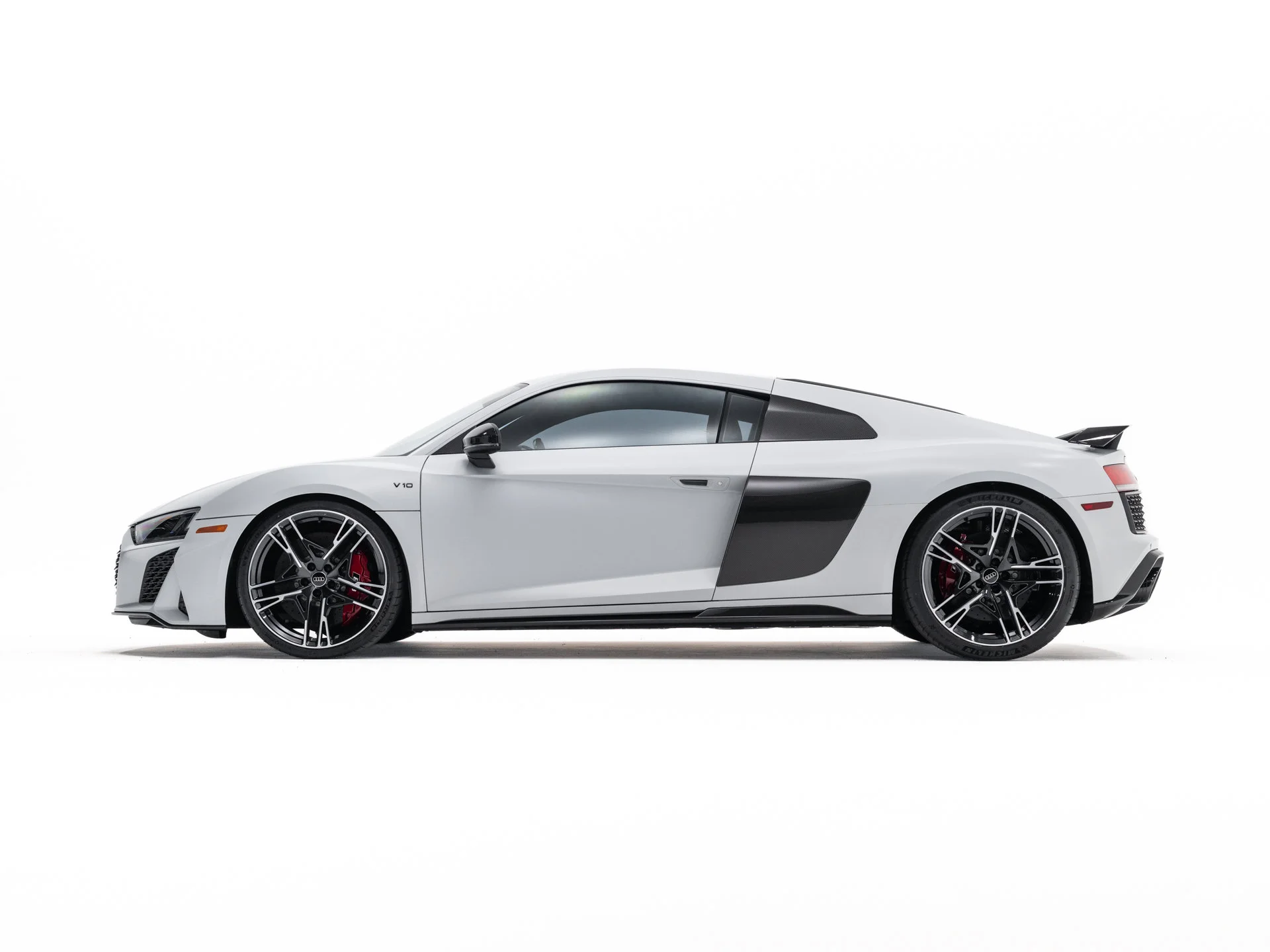 Used 2023 Suzuka Gray Metallic Audi V10 performance image 2
