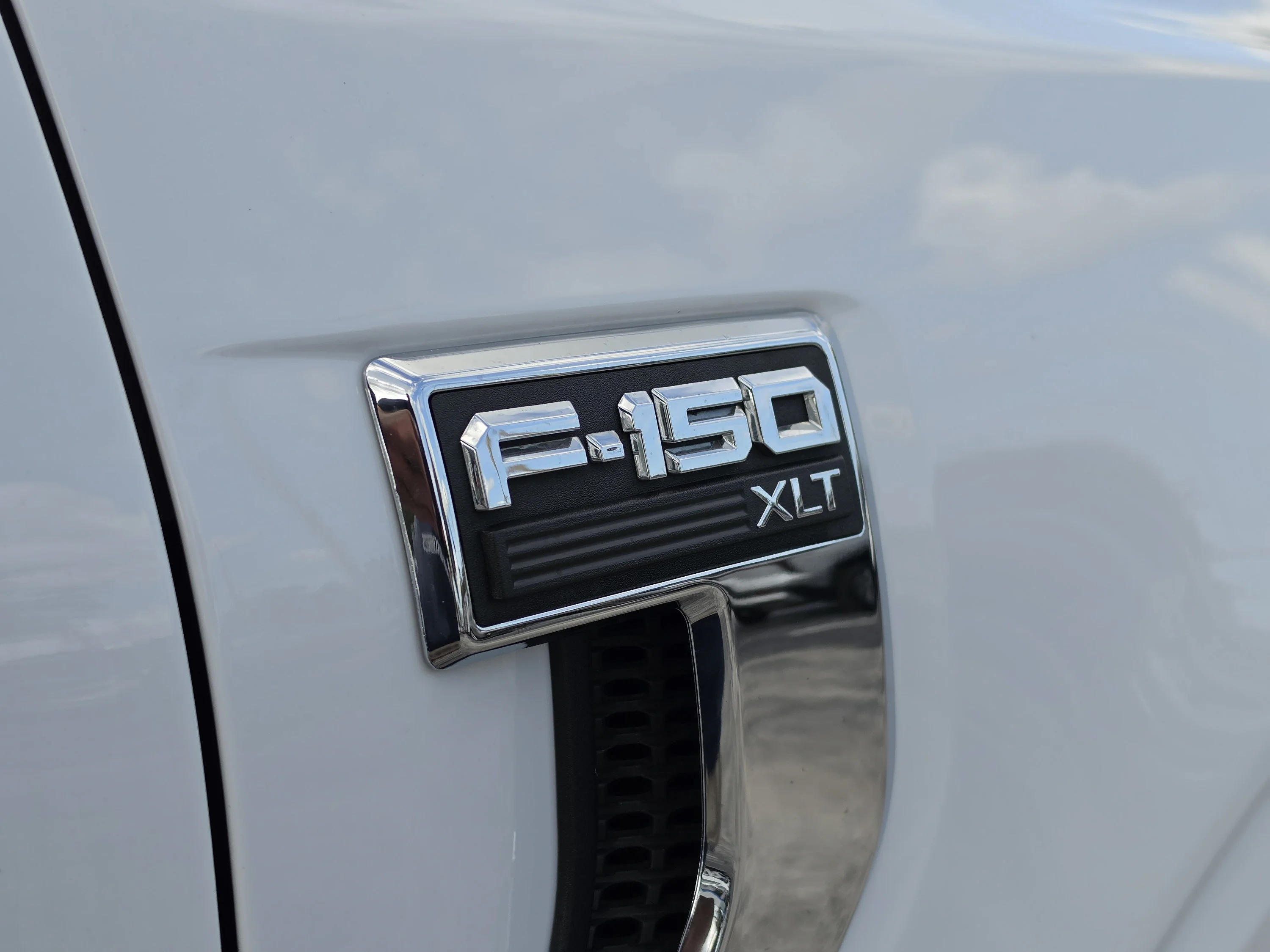Used 2023 Oxford White Ford XLT image 16