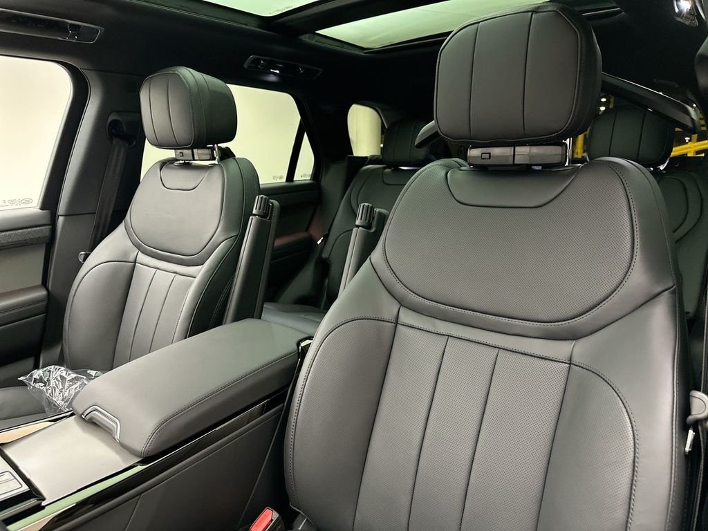 New 2027 Santorini Black Land Rover SE image 10