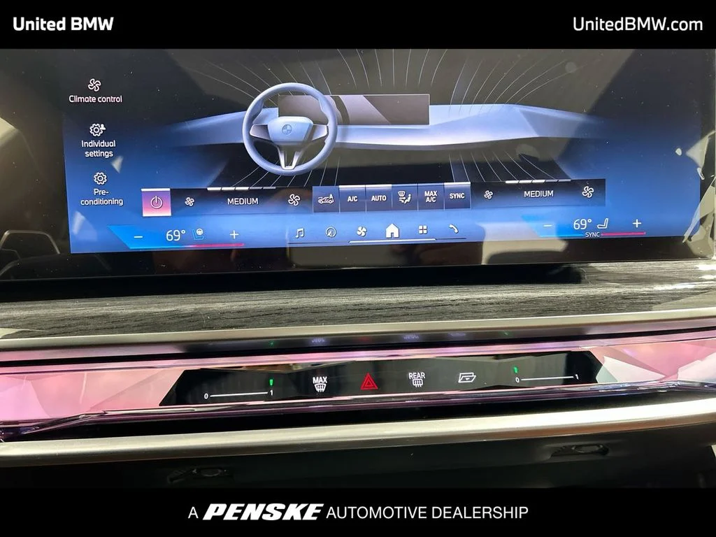 2025 BMW 7 Series 750e - Photo 19