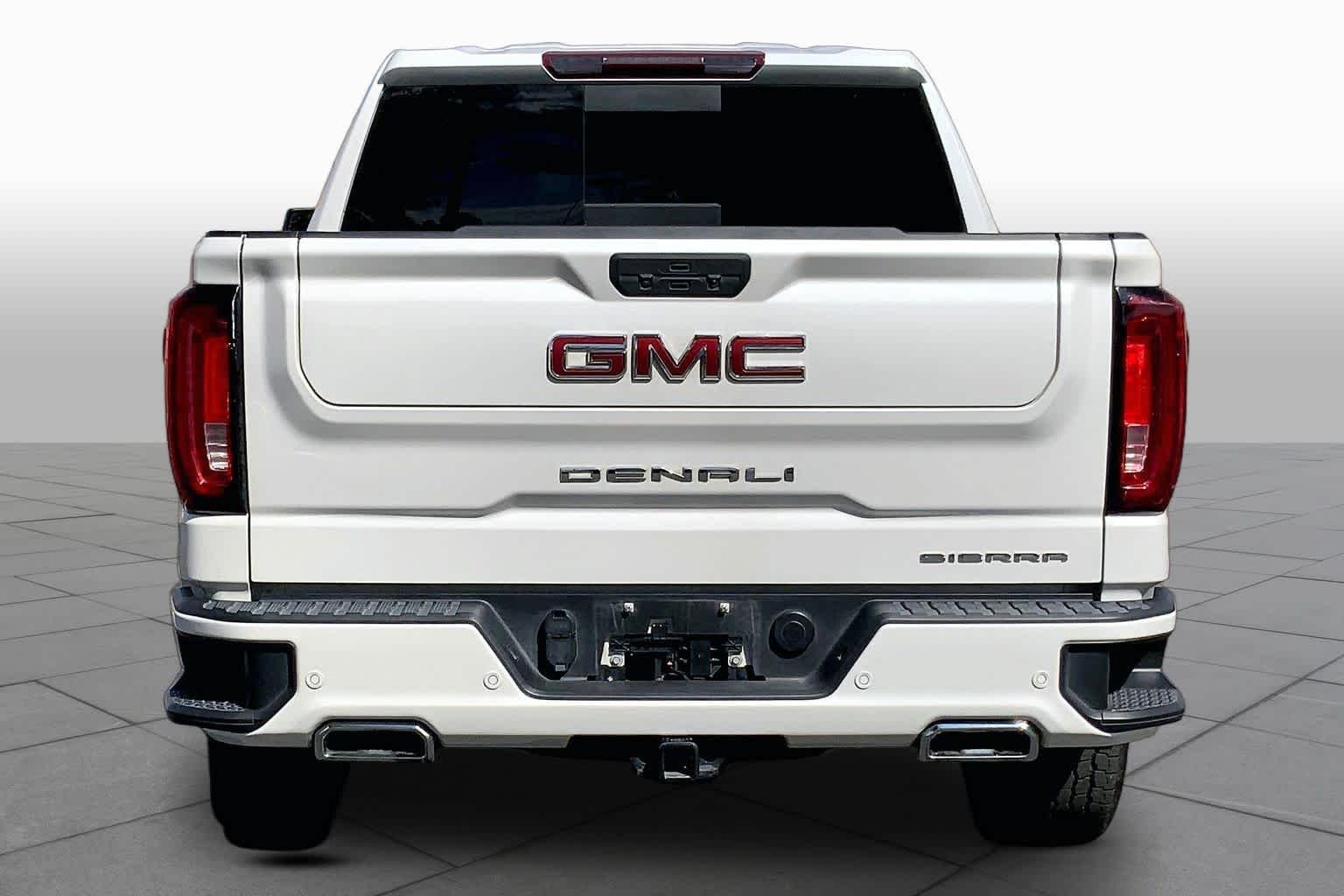 Used 2021 White Frost Tricoat GMC Denali image 5