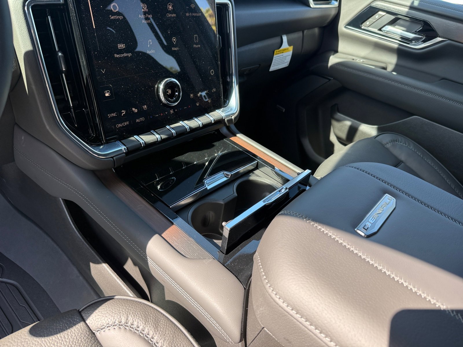 2026 GMC Yukon XL Denali - Photo 13