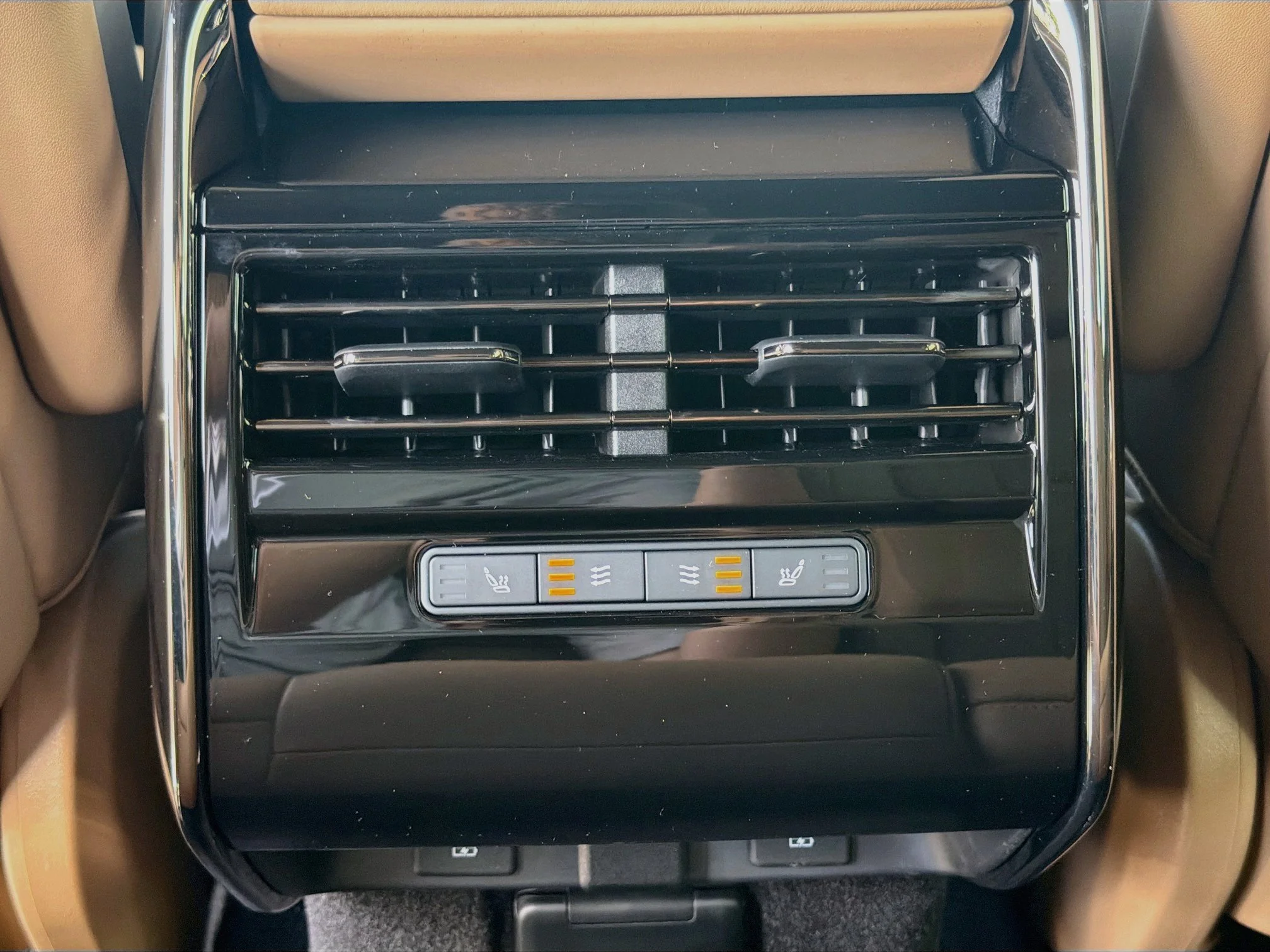 New 2026 Carpathian Grey Land Rover SE image 21