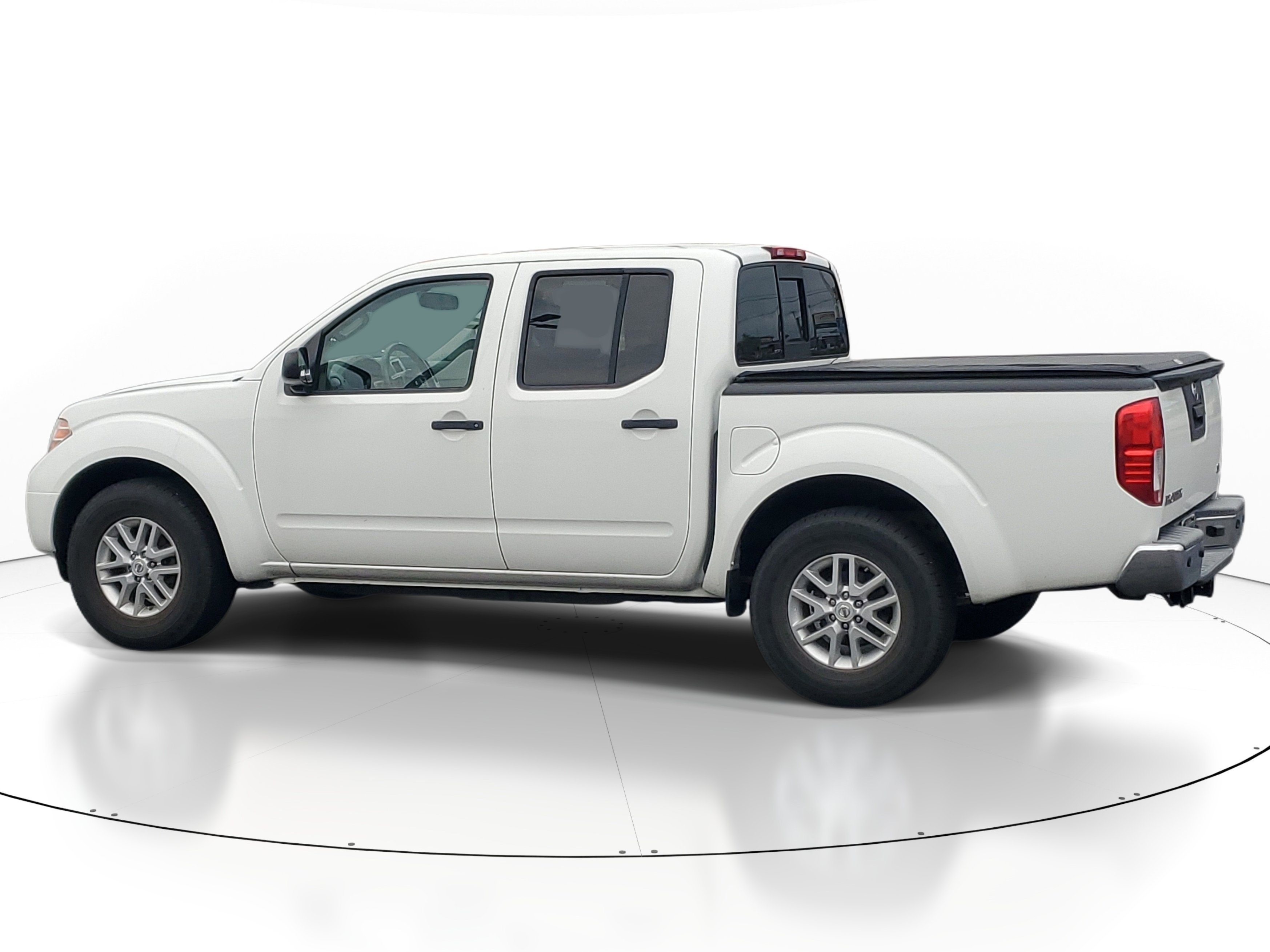 Used 2014 Glacier White Nissan SV image 4