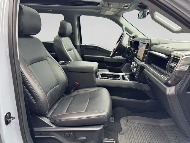 Used 2025  Ford Lariat image 16