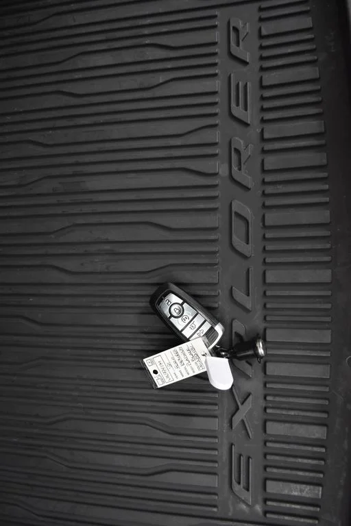 Used 2021 Black Metallic Ford Platinum image 7