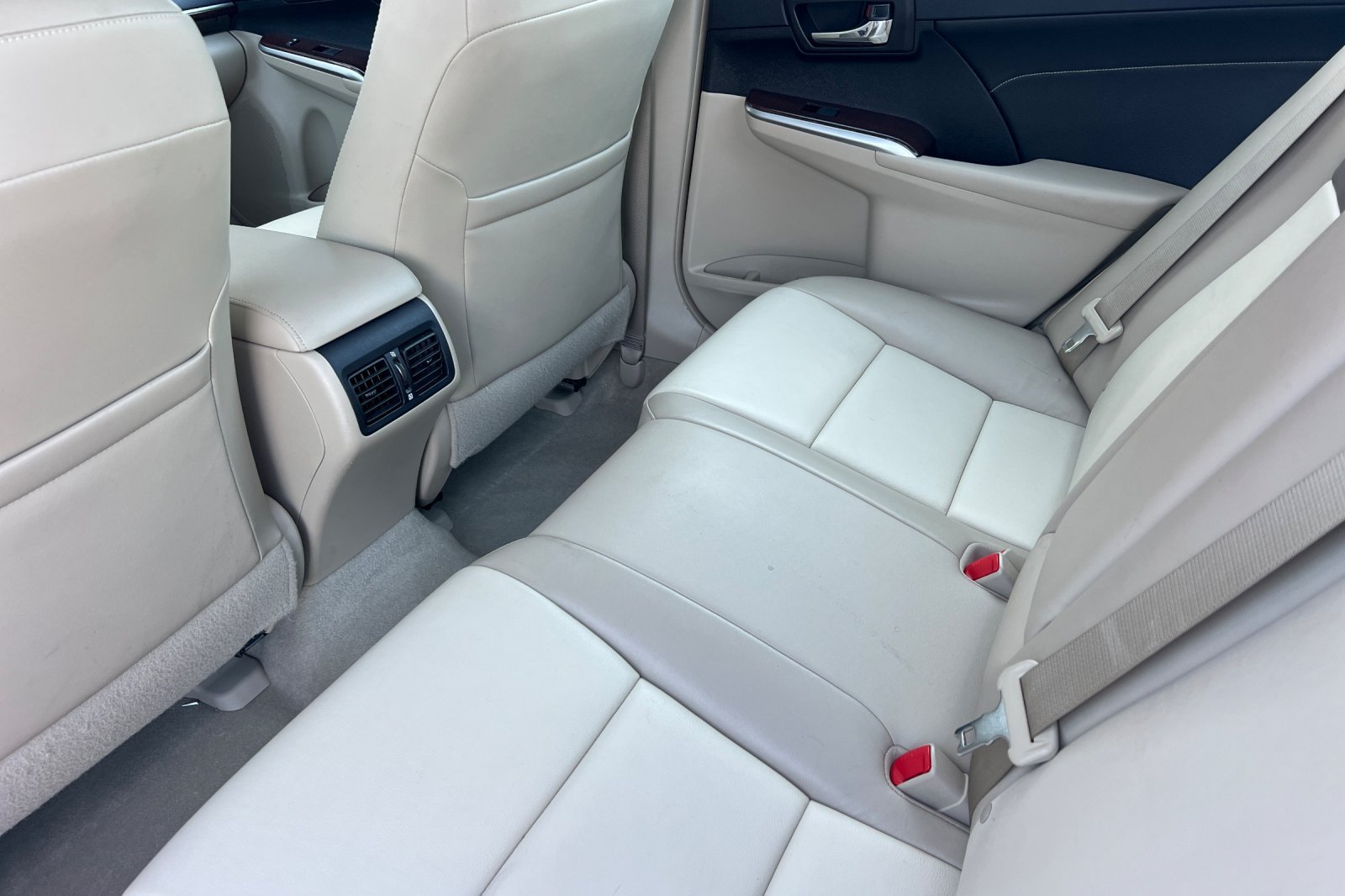 Used 2014 Super White Toyota L image 12