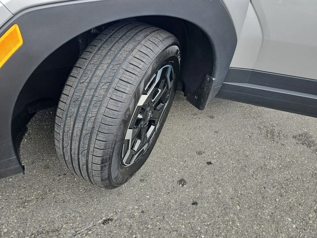 Used 2025 Silver Hyundai SEL image 30