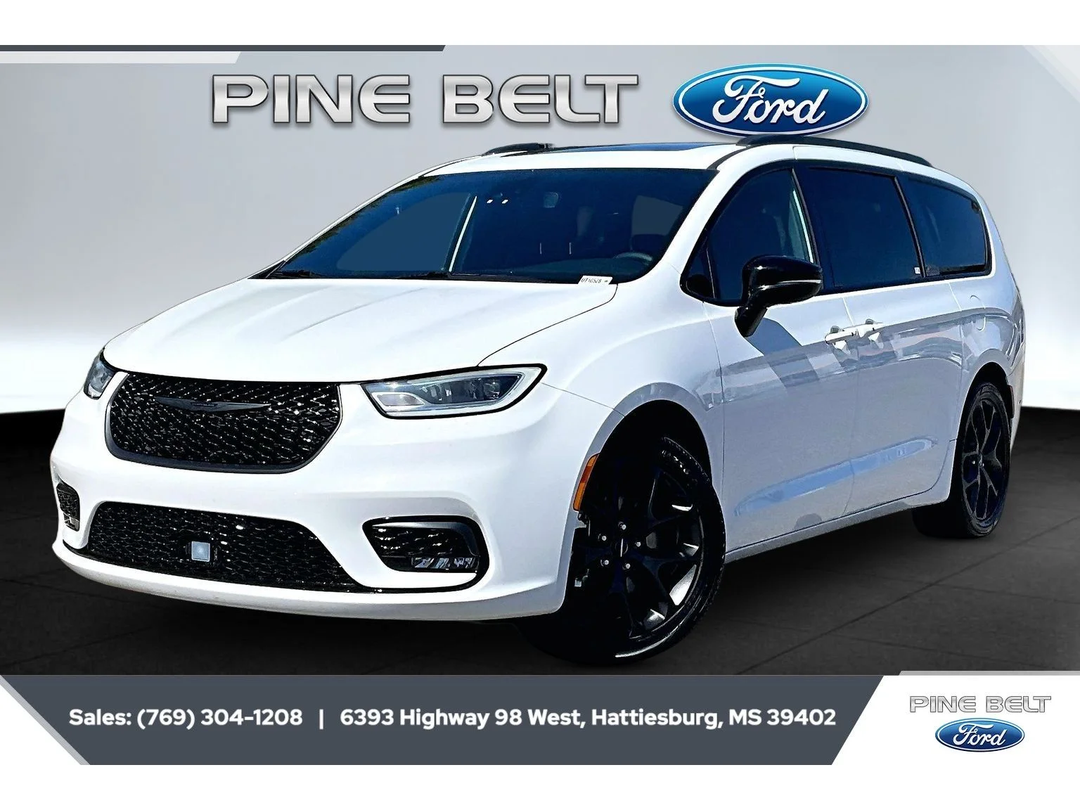 Used 2025 Bright White Clearcoat Chrysler Limited image 10