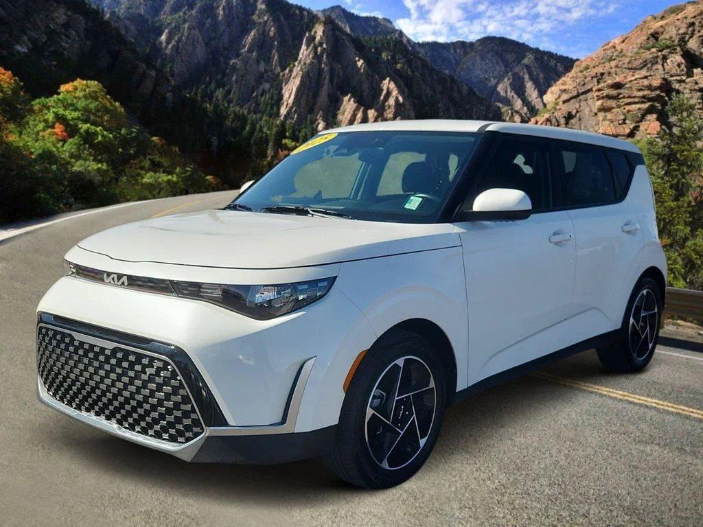 Used 2025 White Kia EX image 5