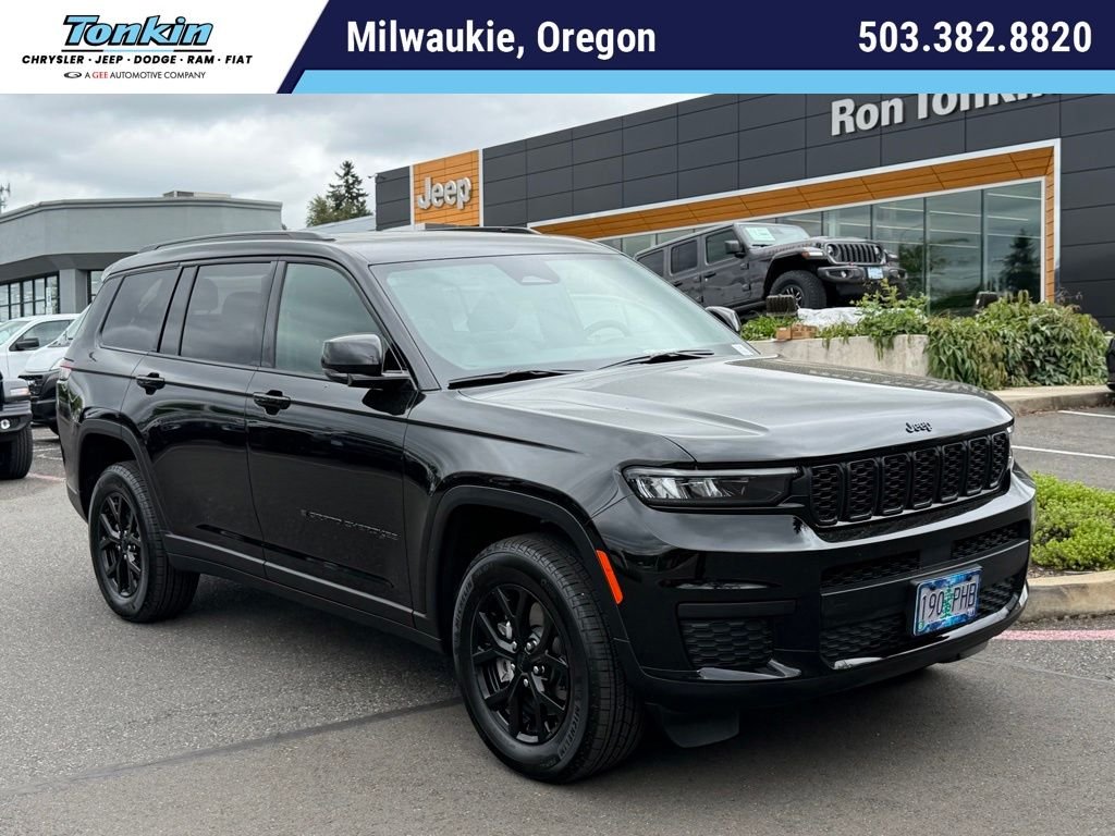Used 2025 Black Jeep Altitude X image 1