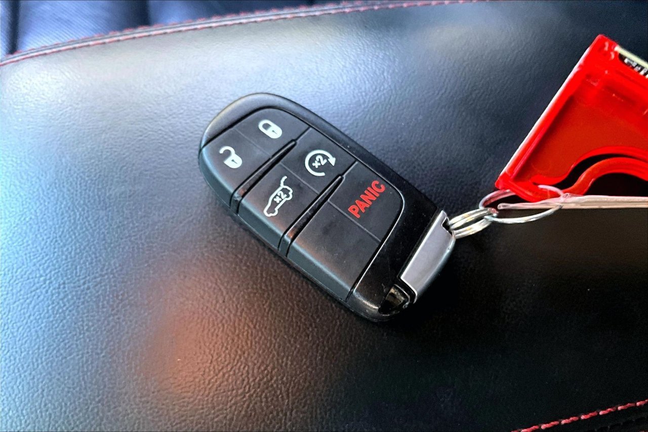 Used 2019 Gray Jeep Trailhawk image 35