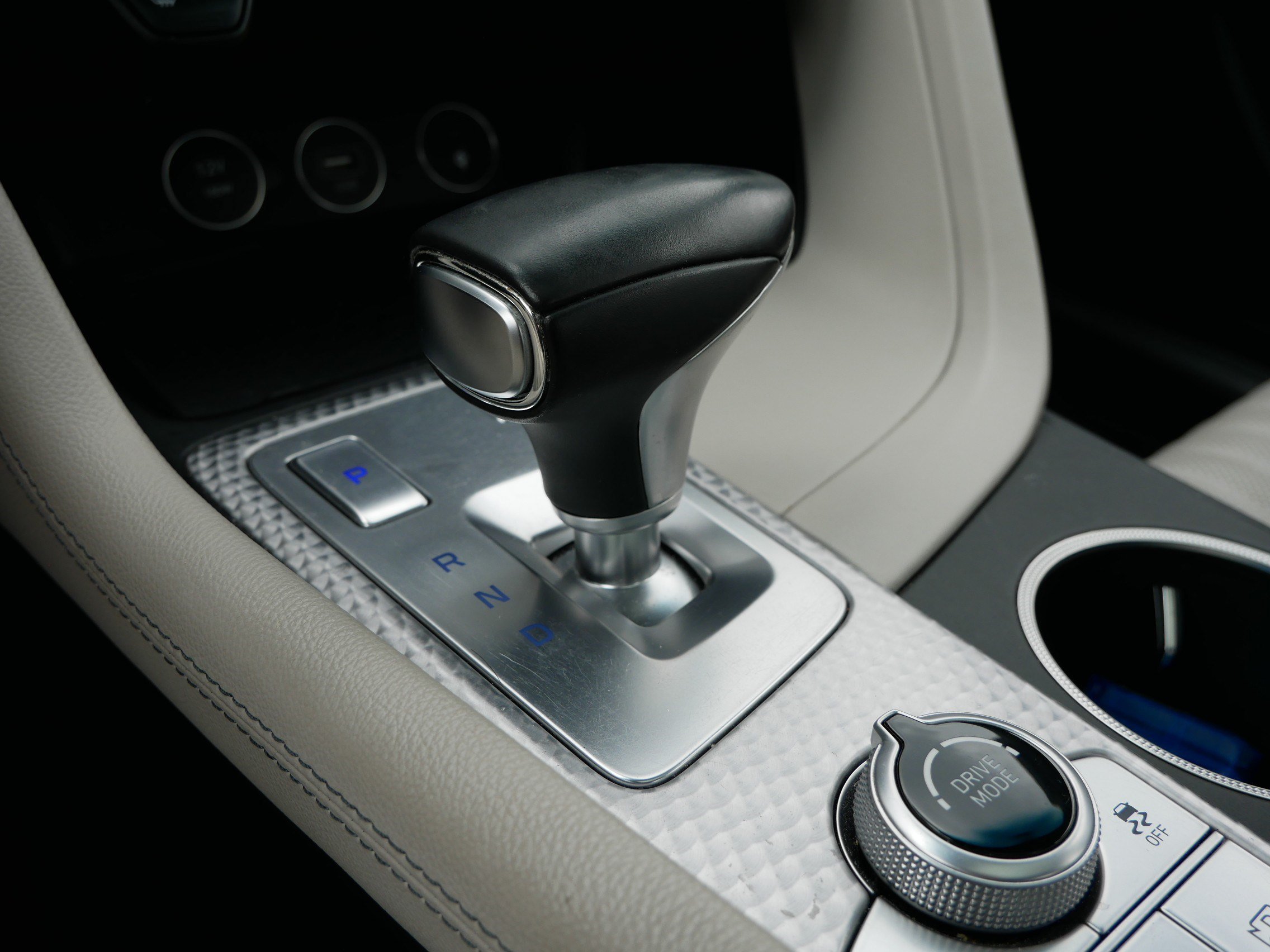 2023 GENESIS G70 Standard - Photo 25