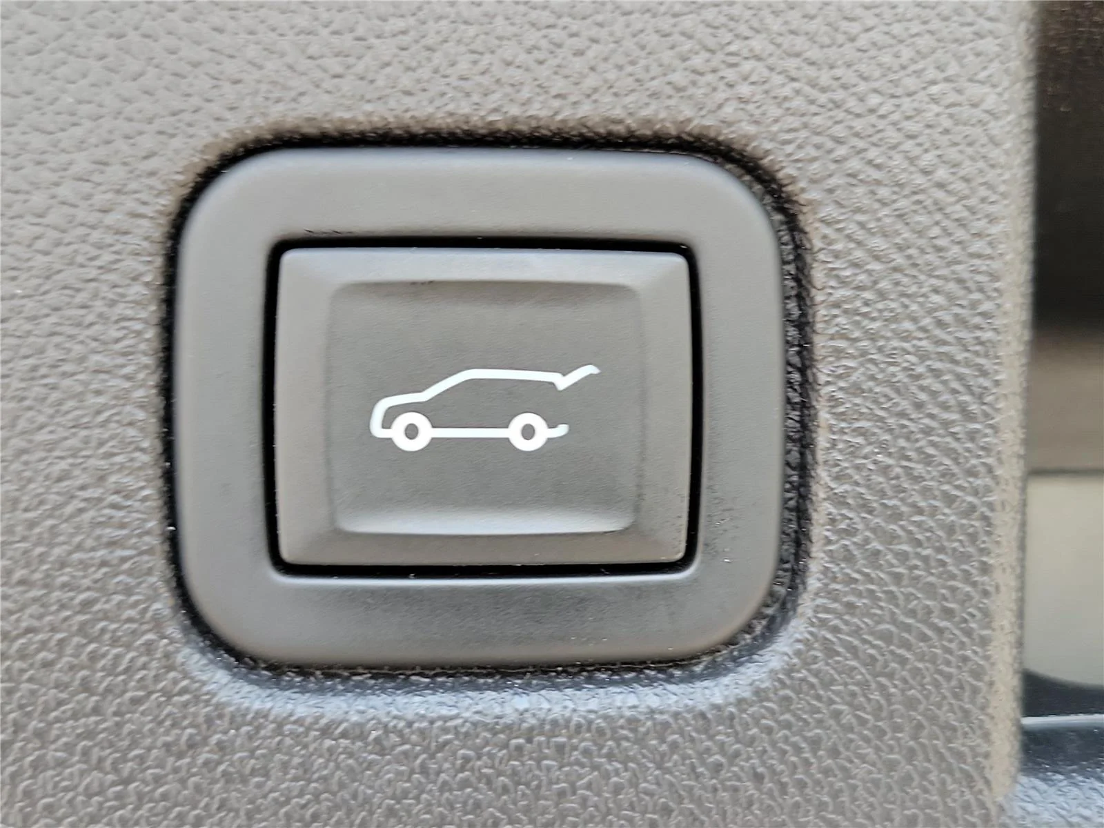 Used 2024 Lakeshore Blue Metallic Chevrolet LT image 8