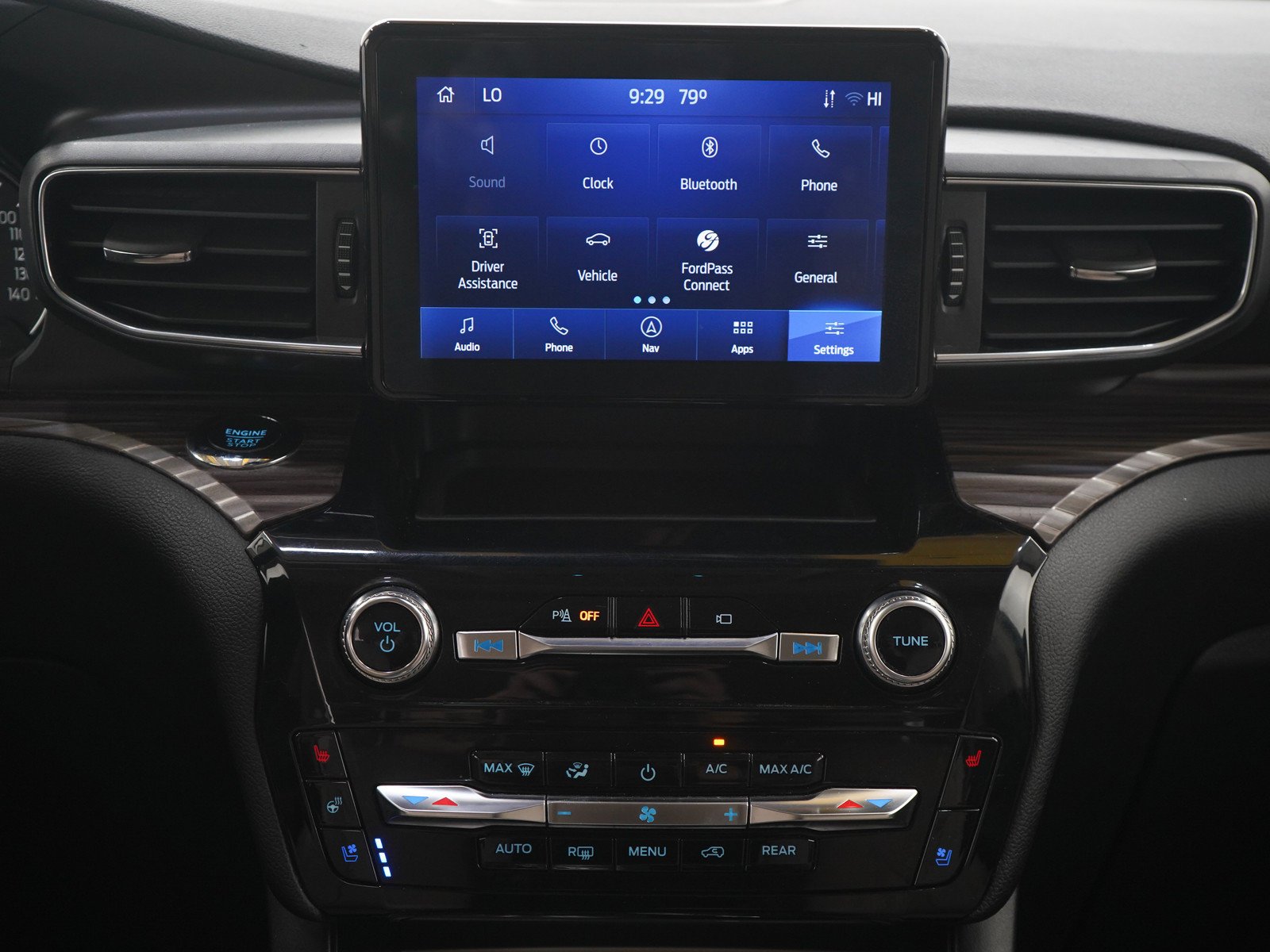 Used 2022  Ford Limited image 19
