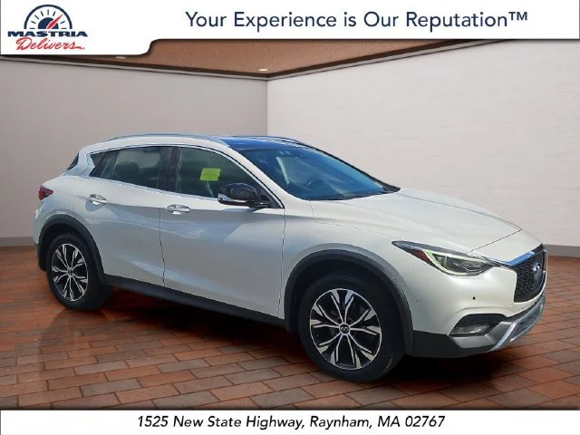 2017 INFINITI QX30 Premium
