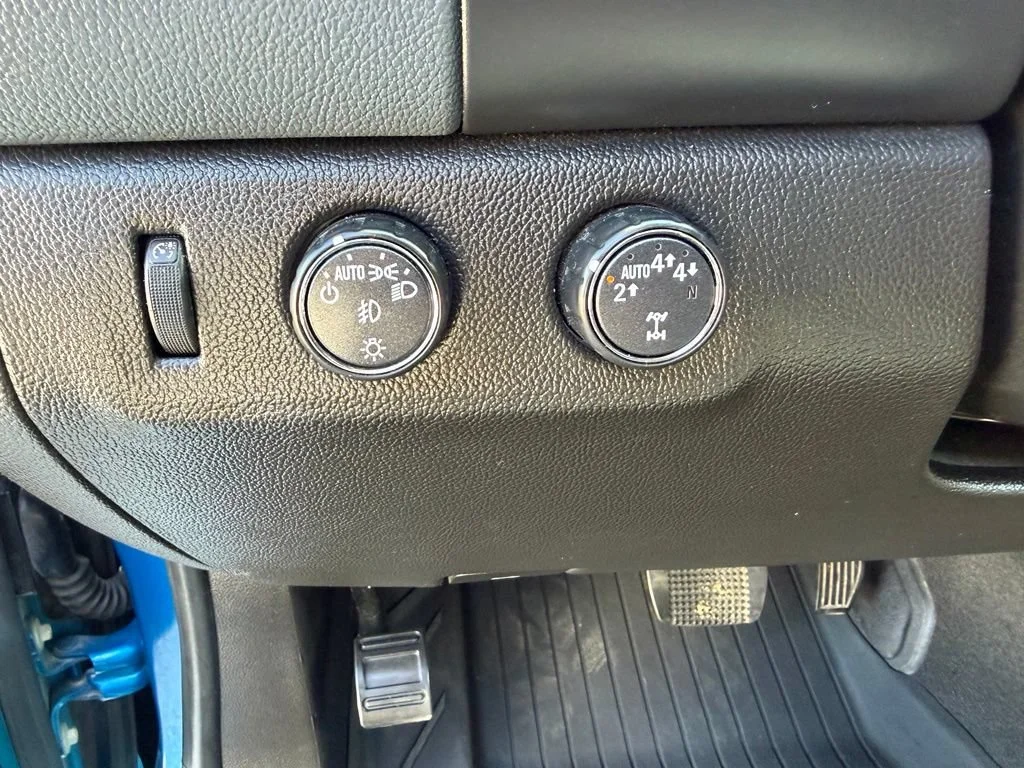 Used 2021 BRIGHT BLUE METALLIC Chevrolet 4WD Z71 image 15
