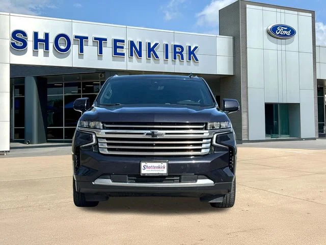 Used 2022 Gray Chevrolet High Country image 2