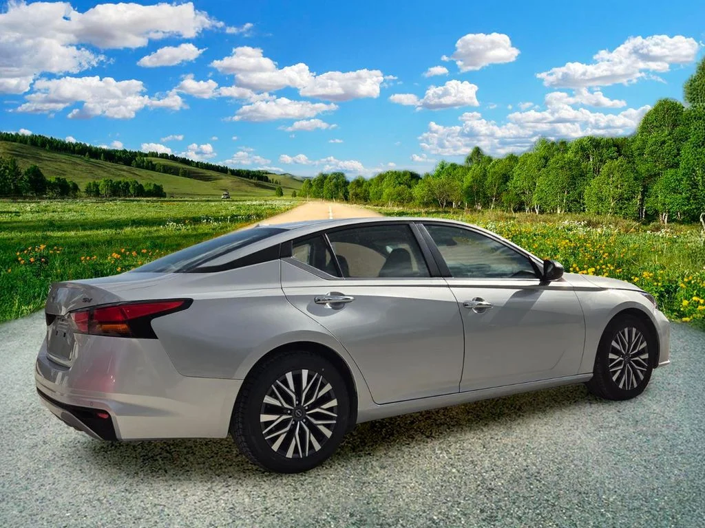 Used 2024 Silver Nissan 2.5 SV image 6