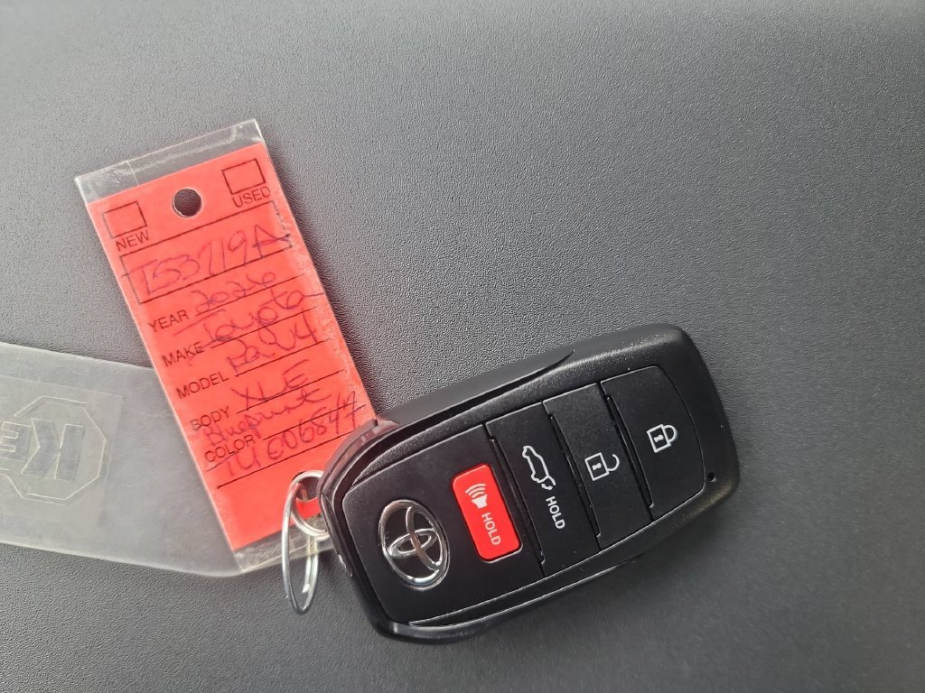 Used 2026  Toyota XLE Premium image 18