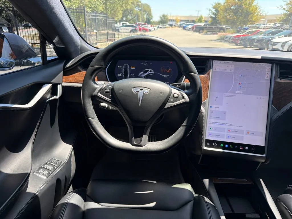 Used 2018  Tesla 75D image 33