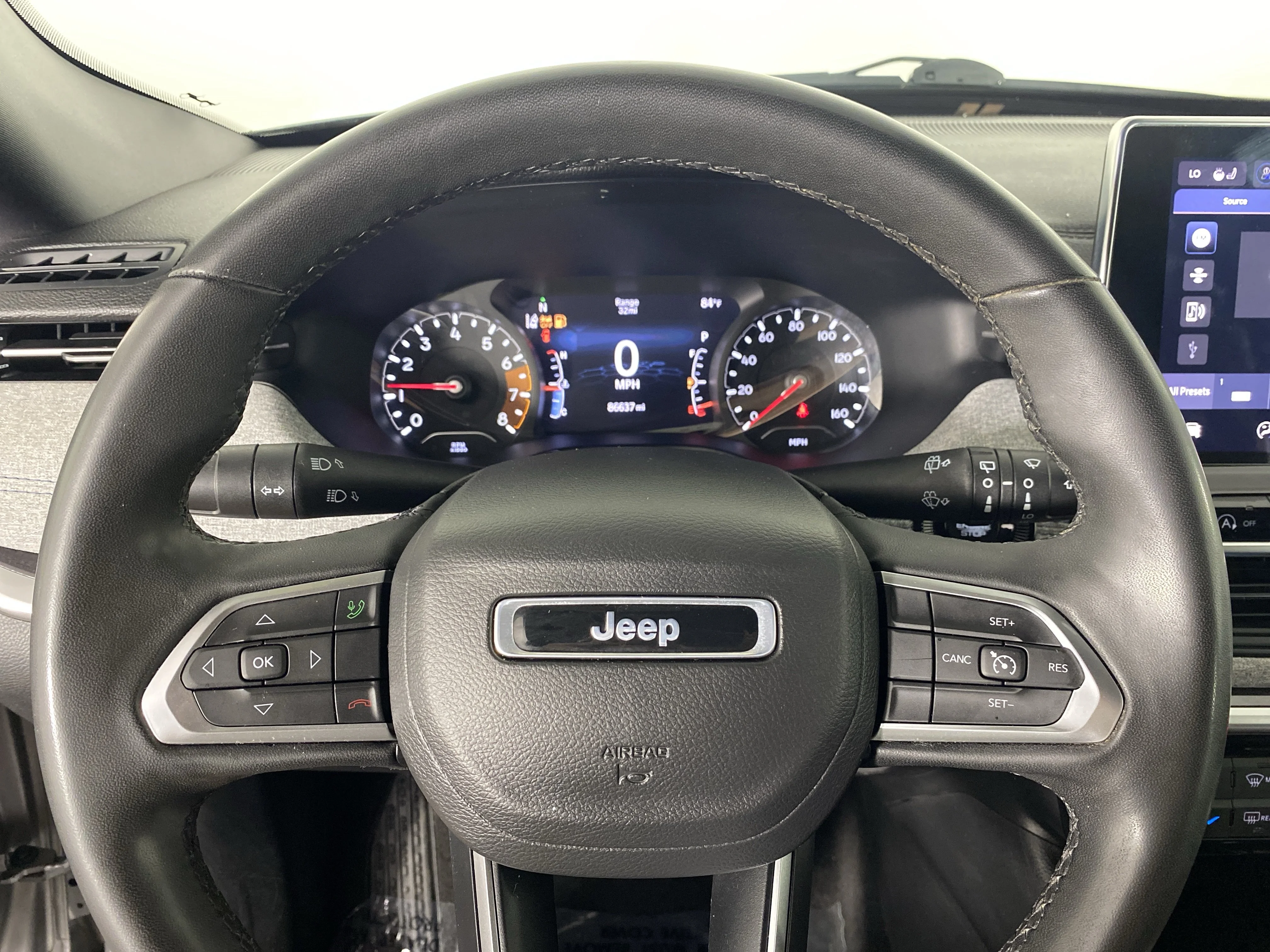Used 2023 Billet Silver Metallic Clearcoat Jeep Latitude image 20