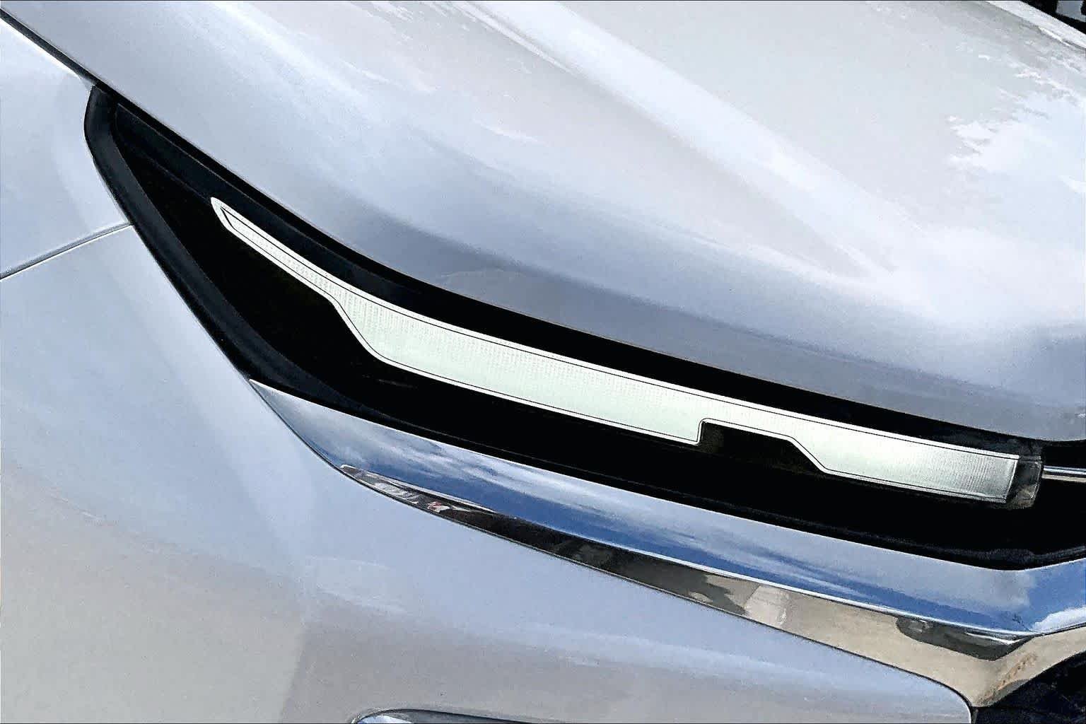 Used 2025 Iridescent Pearl Tricoat Chevrolet FWD High Country image 27