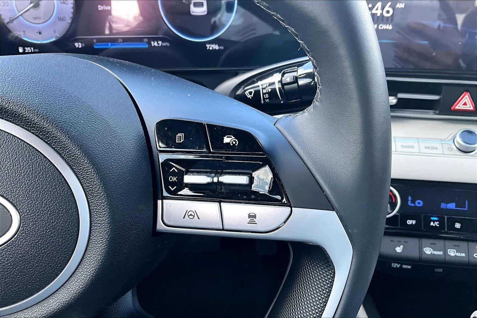 2025 Hyundai Elantra Limited - Photo 23
