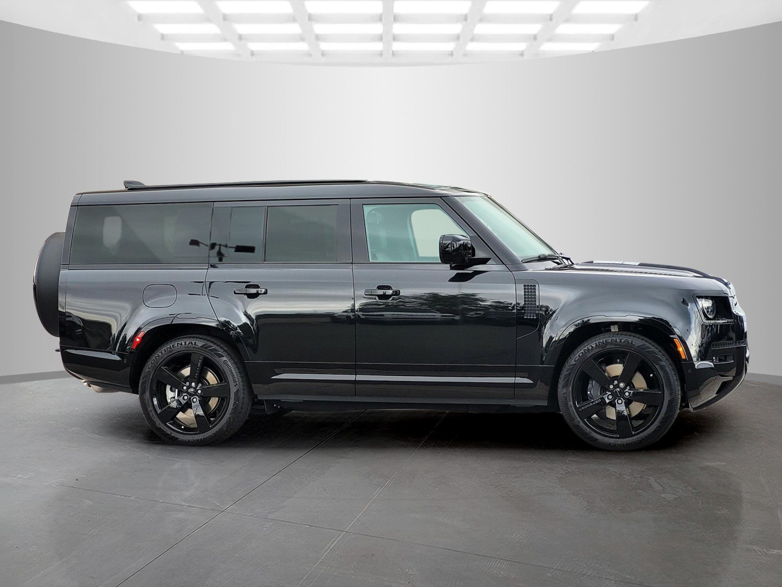 New 2026 Santorini Black Land Rover X-Dynamic SE image 3