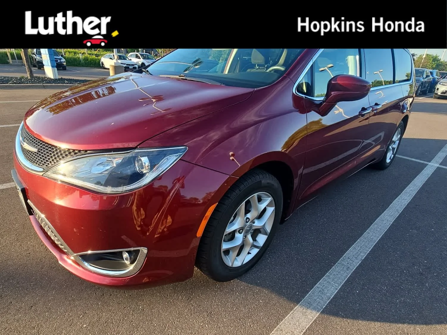 2018 Chrysler Pacifica Touring Plus's photo