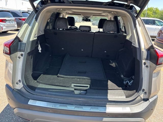 Certified Used 2021 Brilliant Silver / Black Nissan SL image 9
