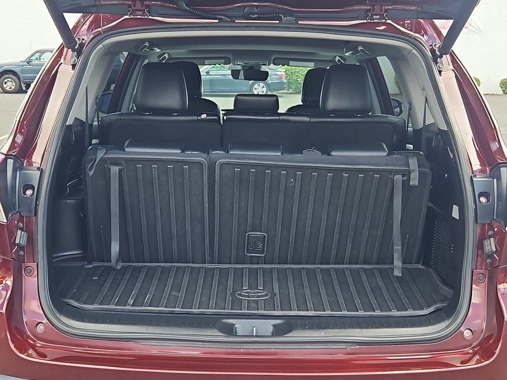 Used 2019 Salsa Red Pearl Toyota XLE image 24