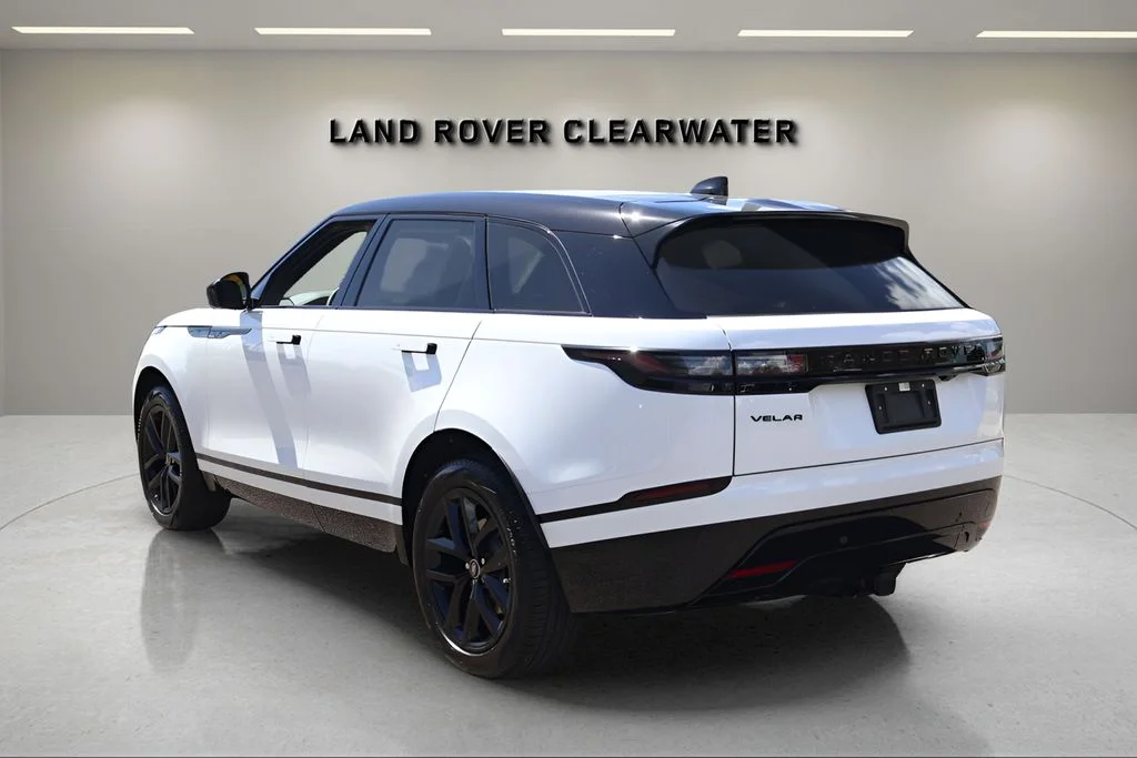 New 2026 Fuji White Land Rover Dynamic SE image 3