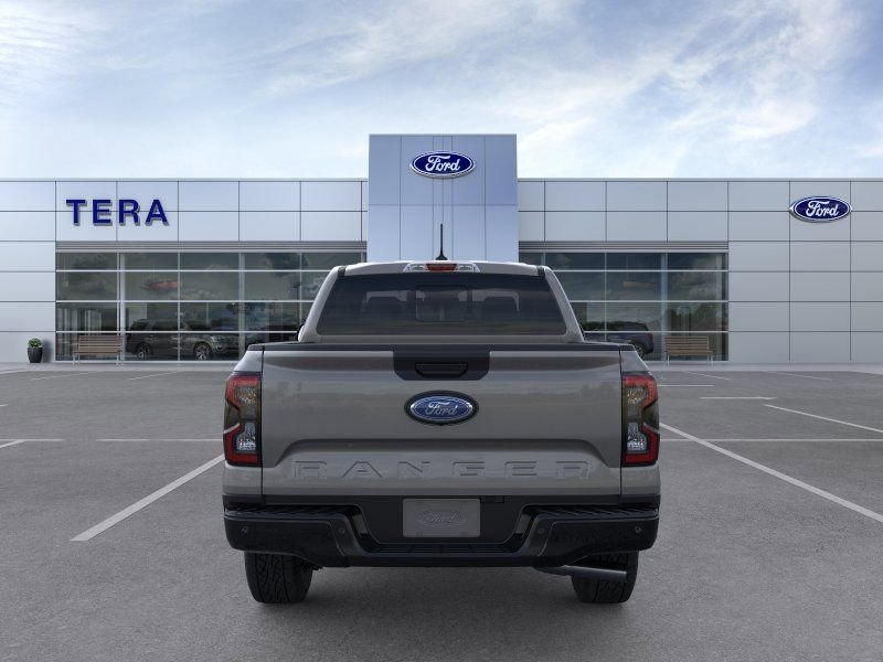 New 2026 Carbonized Gray Metallic Ford XLT image 5