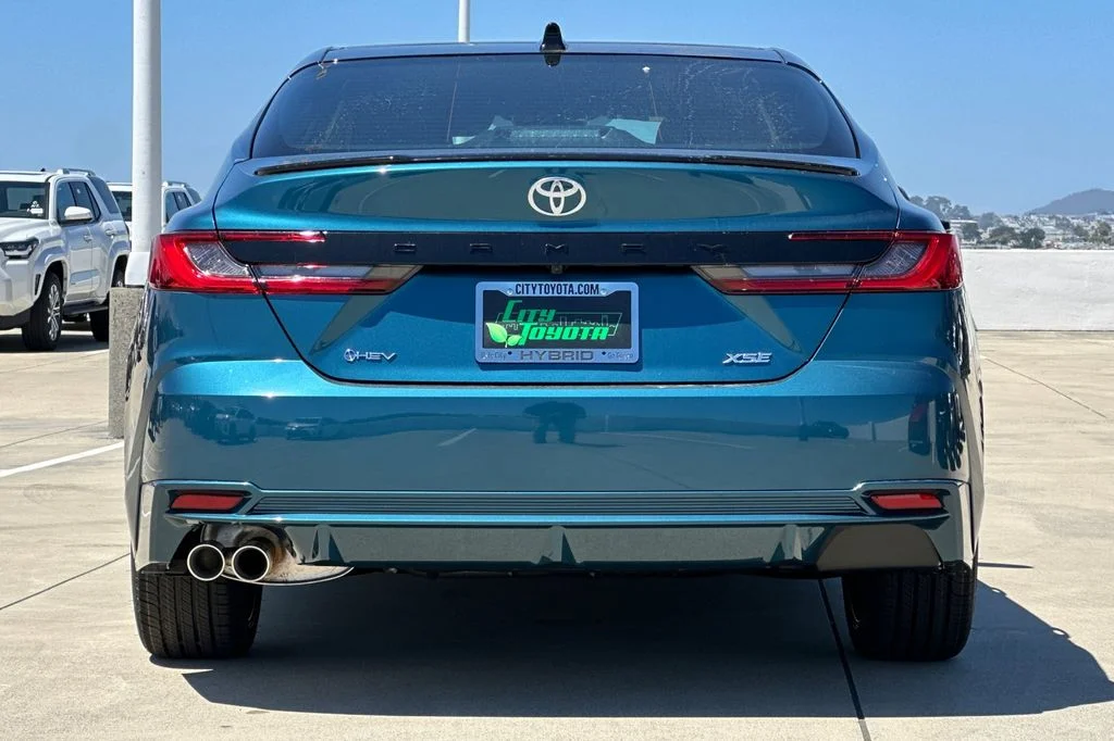 New 2026 Ocean Gem with Midnight Black Metallic roof <sup>1</sup> Toyota  XSE image 5