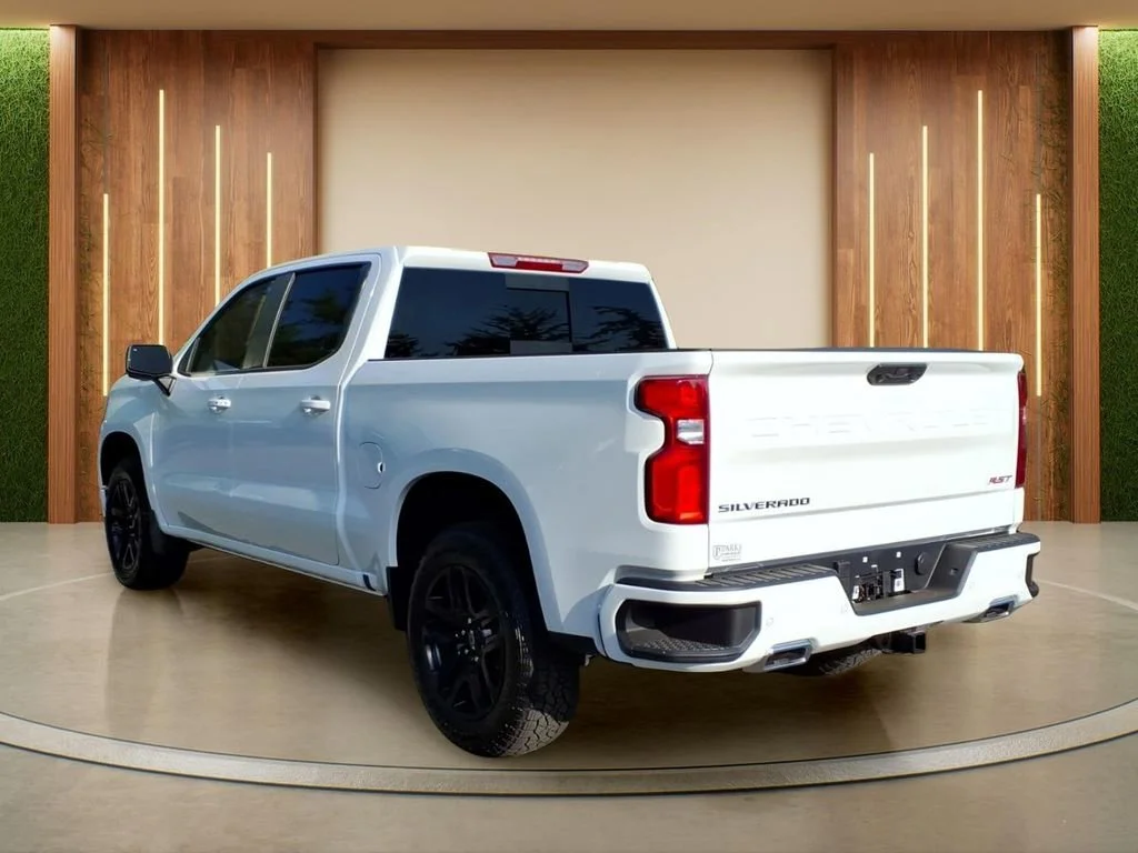 New 2026 Summit White Chevrolet RST image 29