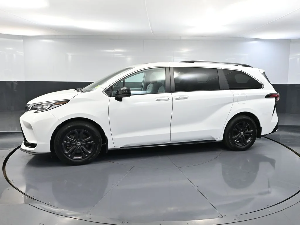 2024 Toyota Sienna XSE - Photo 9