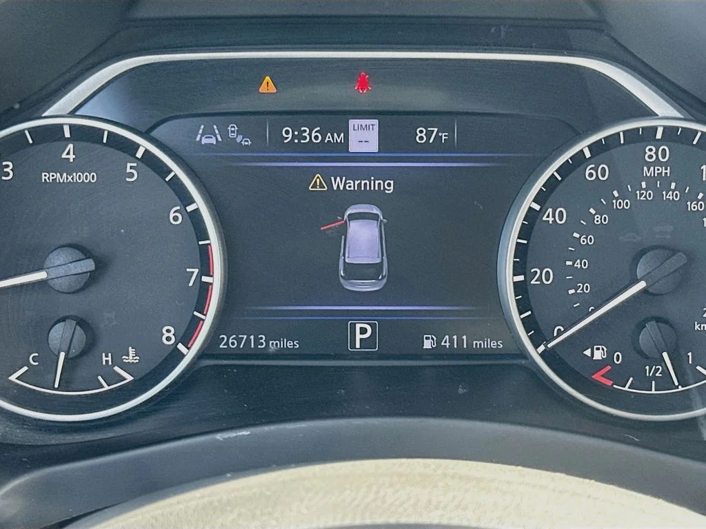 Used 2020 Silver Nissan Platinum image 12