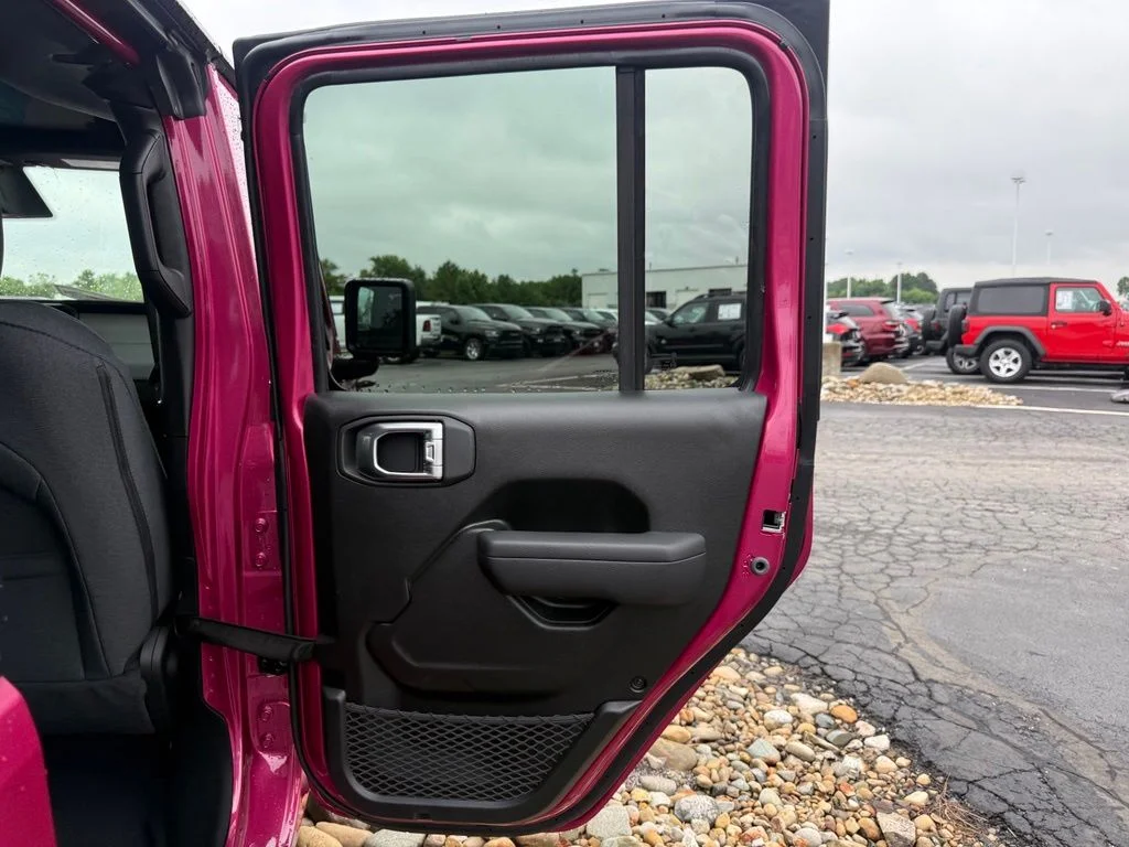 New 2026 Tuscadero Pearl-Coat Exterior Paint Jeep Sport S image 46