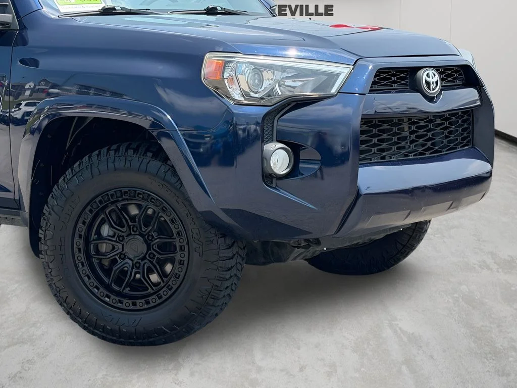 Used 2018 Nautical Blue Metallic Toyota SR5 image 2