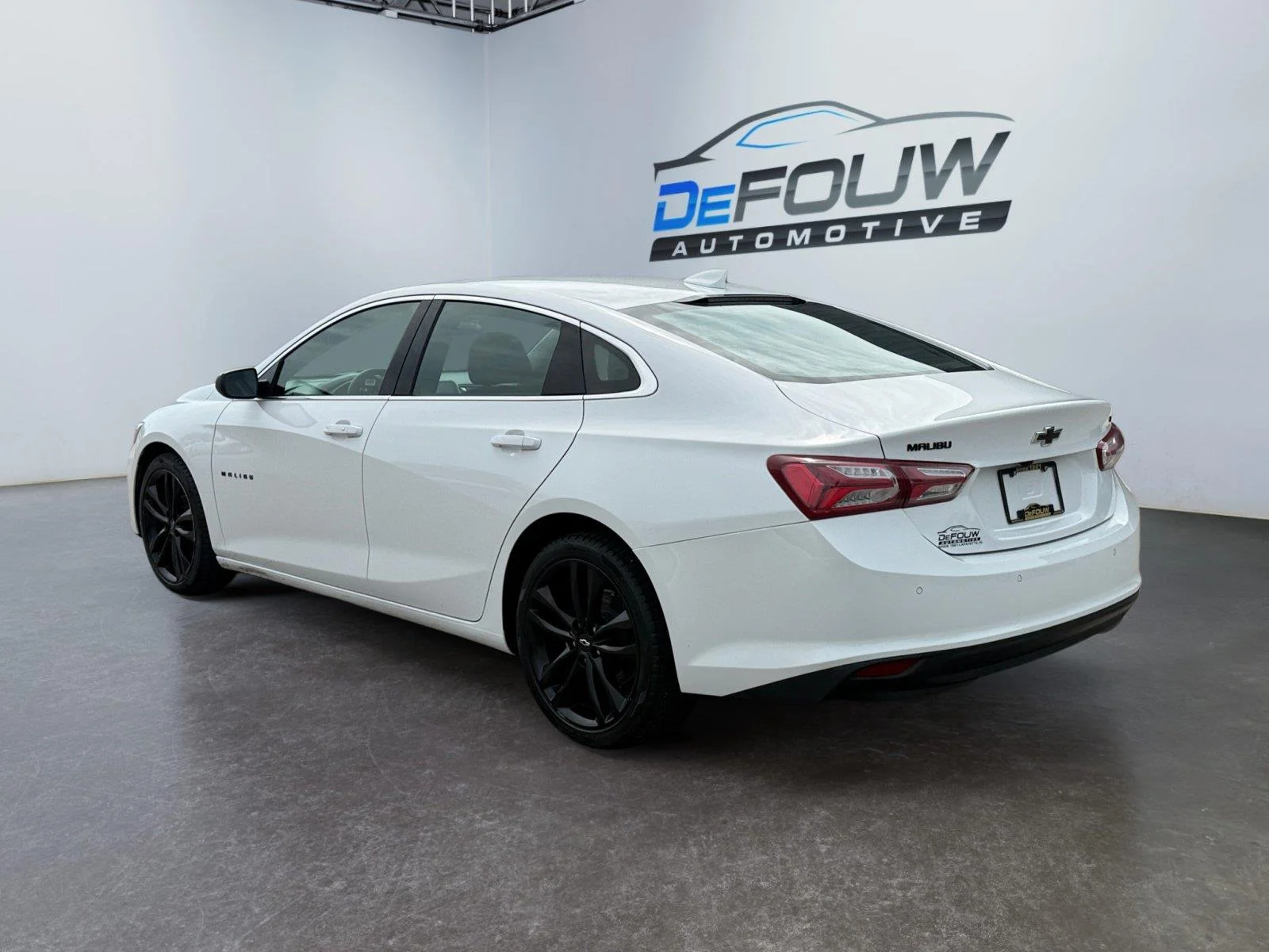 Used 2024 Summit White Chevrolet 1LT image 5