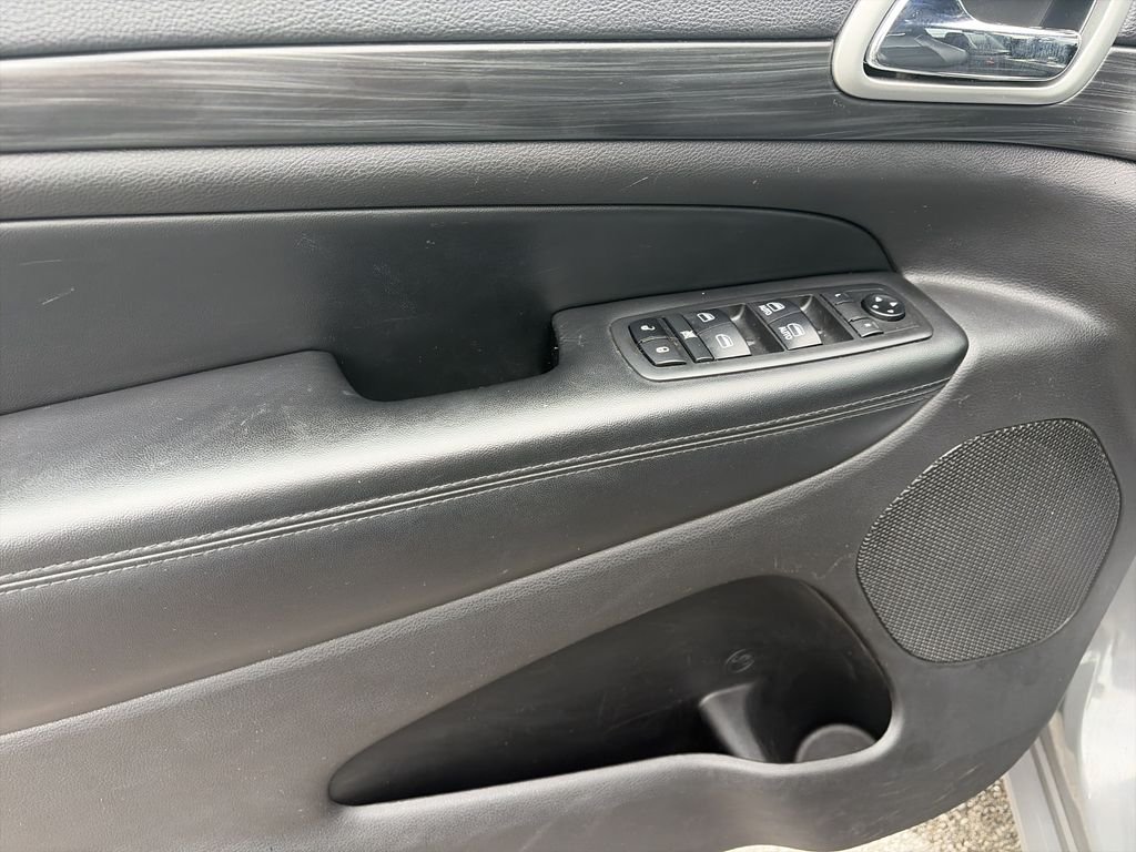 Used 2019 Sting Gray Clearcoat Jeep Altitude image 18